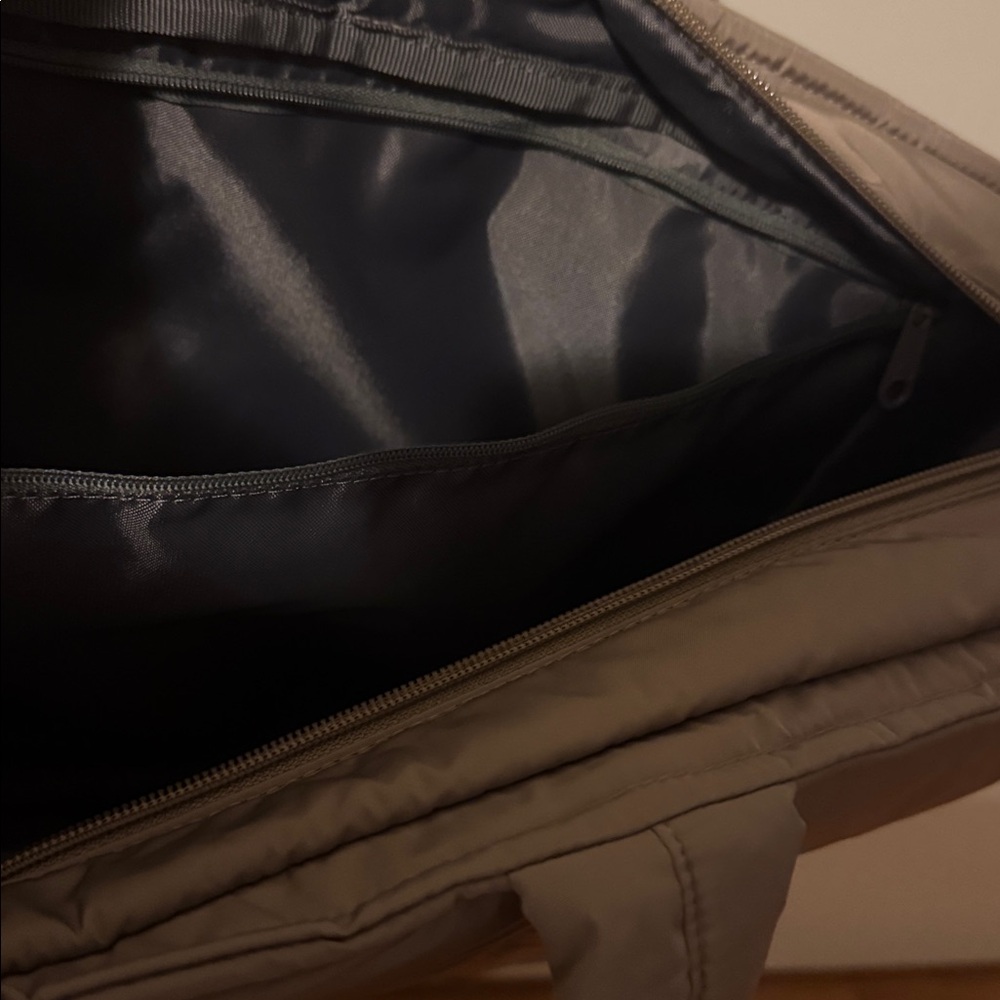 NEW Adidas women’s brown Quilted All Me 3 Tote Bag handle & zippers overnight - Picture 5 of 7